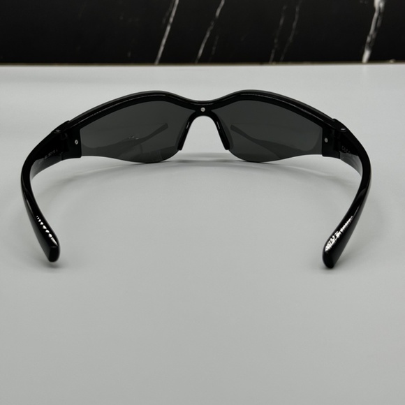 NEW GG1651S 001 GUCCI BLACK GREY GEOMETRIC UNISEX GUCCI SUNGLASSES - Picture 7 of 12